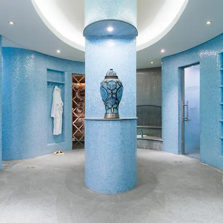 Eden Roc - The Leading Of The World